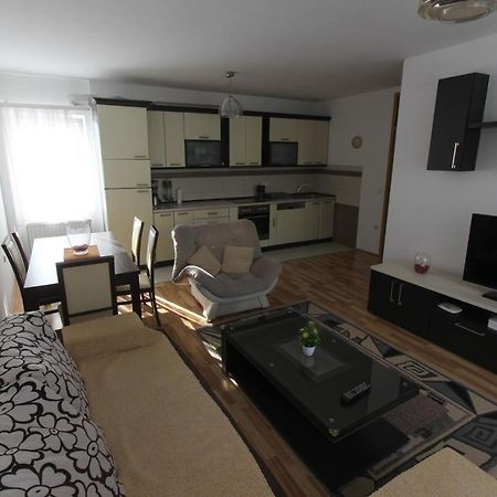 Kasumi Apartment Pristina Esterno foto