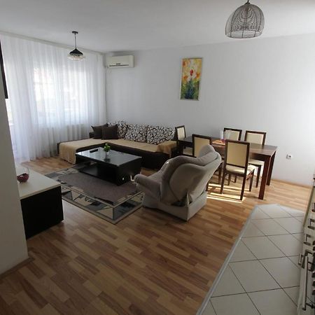 Kasumi Apartment Pristina Esterno foto