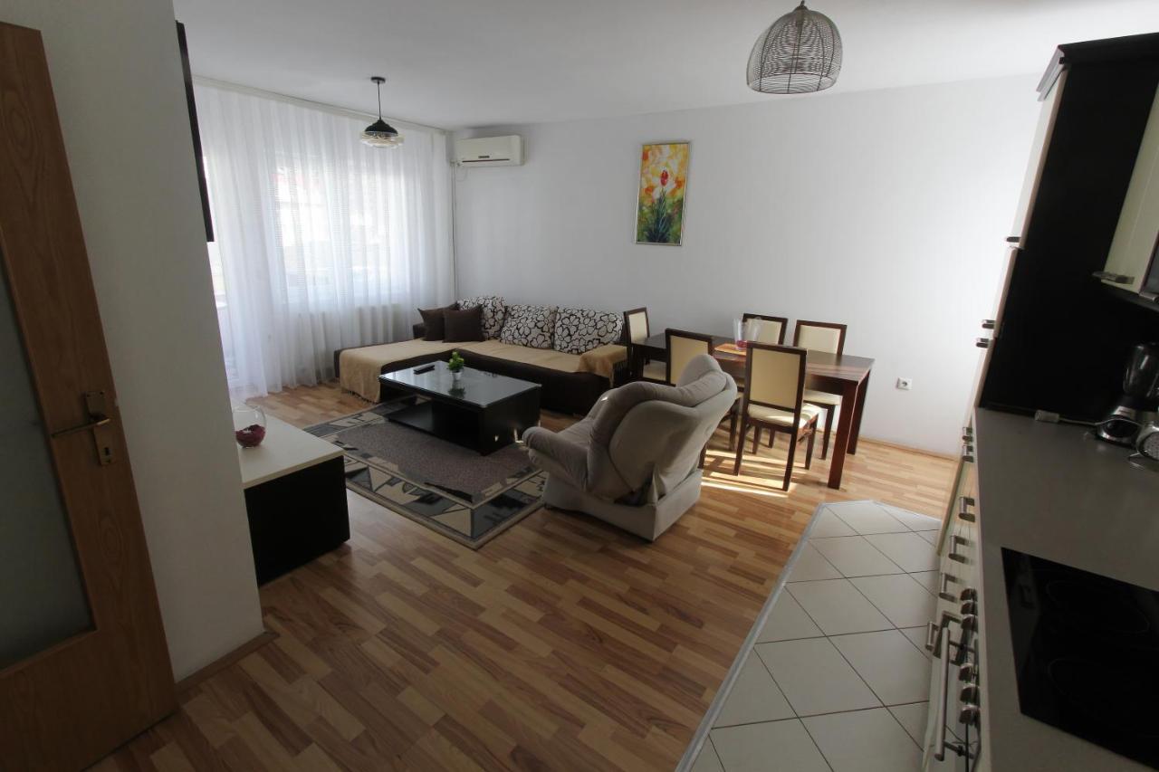 Kasumi Apartment Pristina Esterno foto